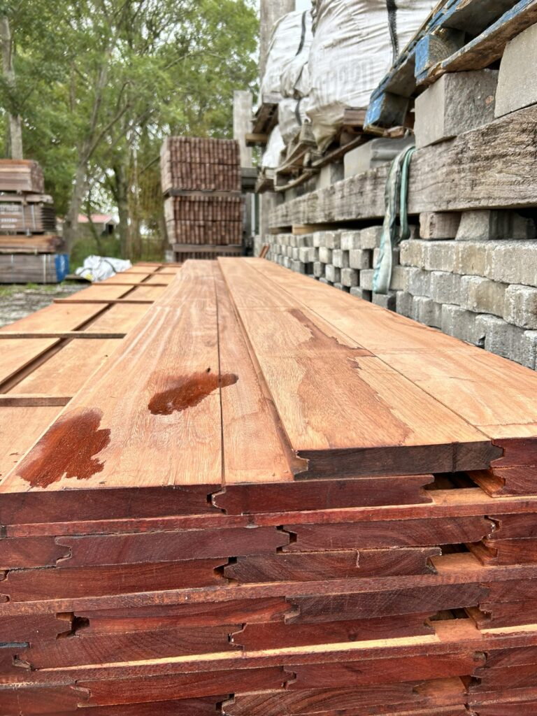 Hardhouten damwand 3 cm geschaafd