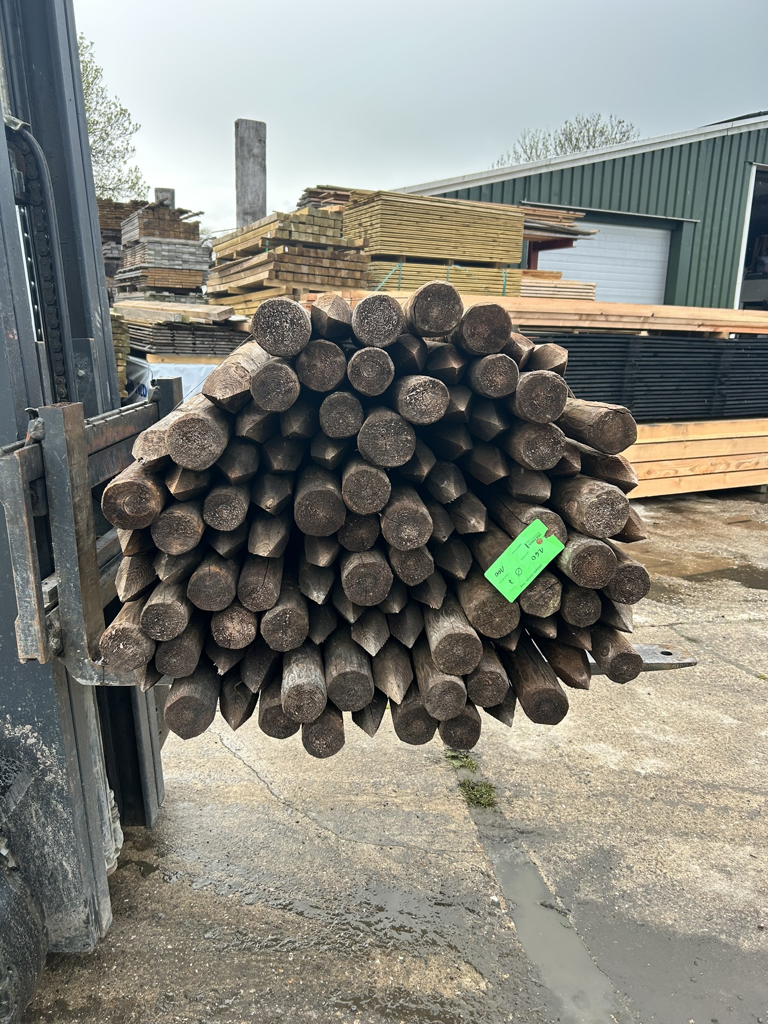 Bilinga hardhout detail: dichte structuur en rode kleur